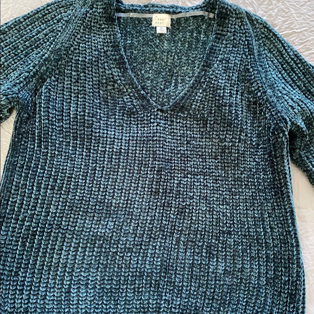🍓NWOT A New Day Sweater